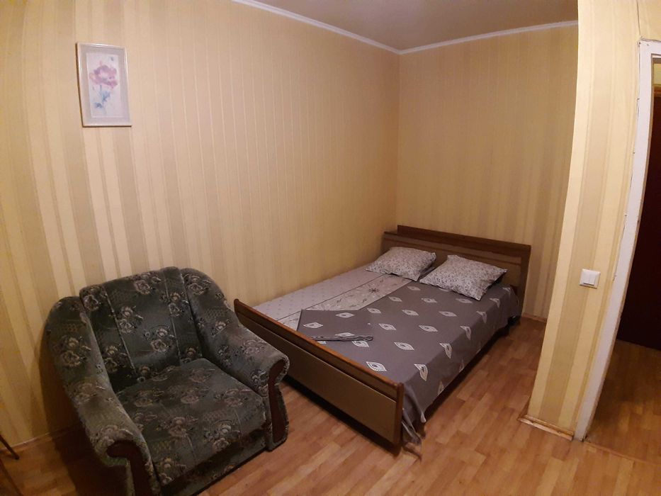 Подобово, 1к квартира. Троєщенський ринок.