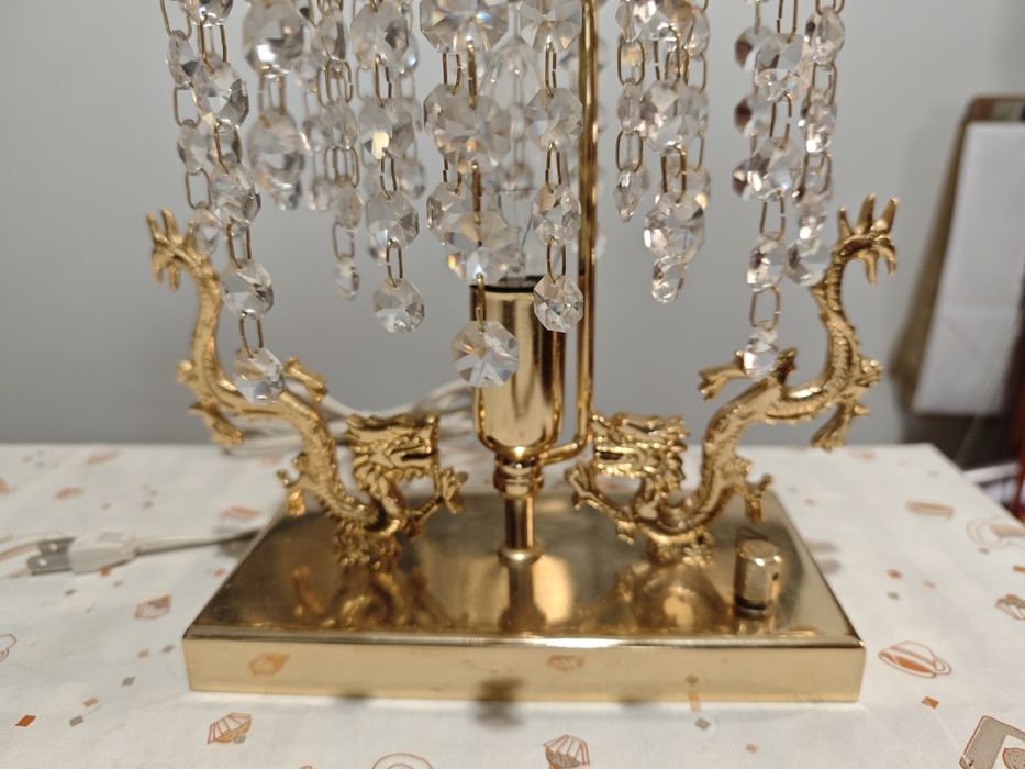 Candeeiro Vintage Hollywood Regency - Cascata de Cristais e Dragões