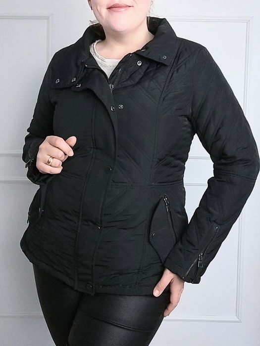 Czarna krótka kurtka pikowana na wiosnę czarna plus size 44