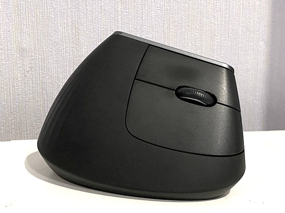Миша Logitech MX Vertical для середньої та великої руки