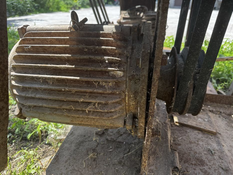 Циркулярка   з   дровоколом   !!!