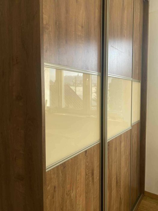 szafa (zabudowana) trzydrzwiowa