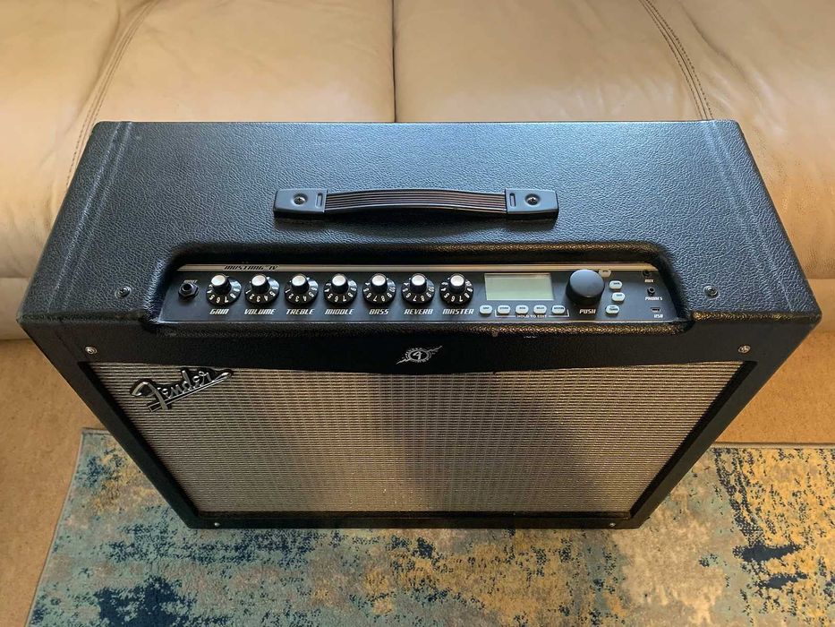 Amplificador guitarra Fender Mustang IV 150-Watt 2x12"