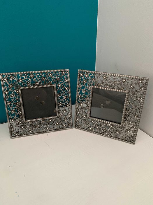 Zestaw 2 Luksusowych Ramek z Kryształkami – Ażur Wzór Kwiatowy