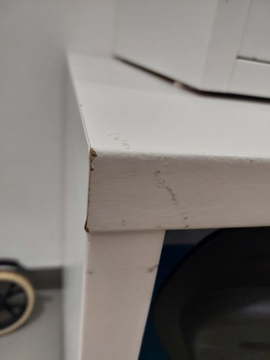 Oddam za darmo dwa biurka i krzeselko