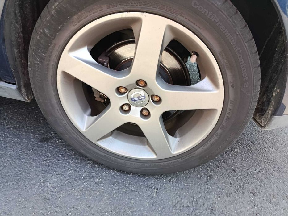 Jante 17 pneus ainda com algum piso Furação Volvo ou 5*108