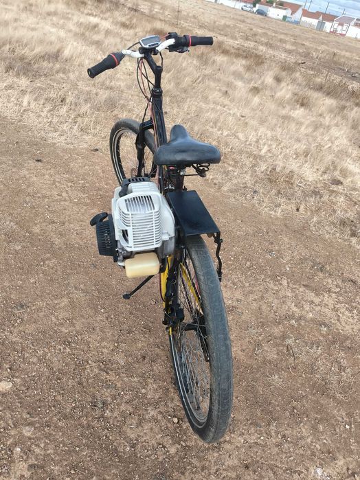 Bicicleta com motor auxiliar