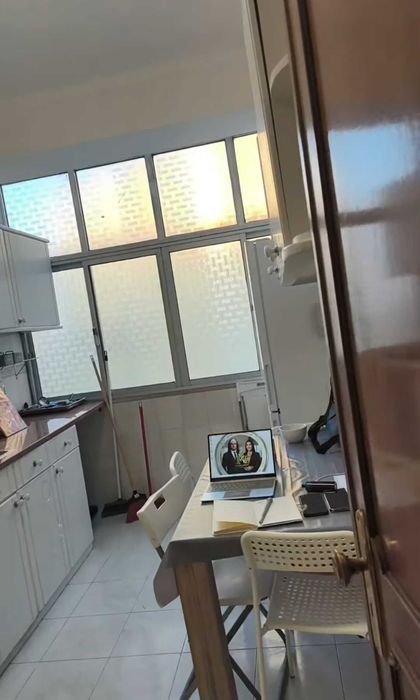 Quarto para casal, amigos ou pais c filhos. 5min do comboio e metro