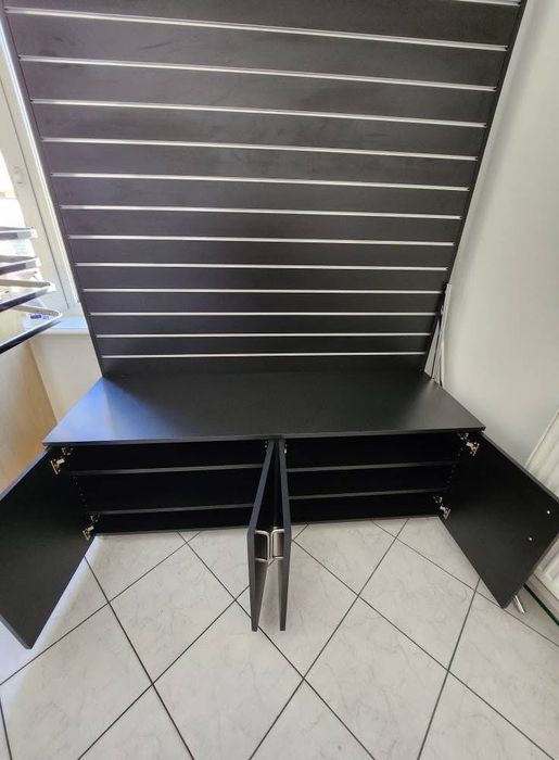 Panel Slatwall z szafką – wolnostojący
