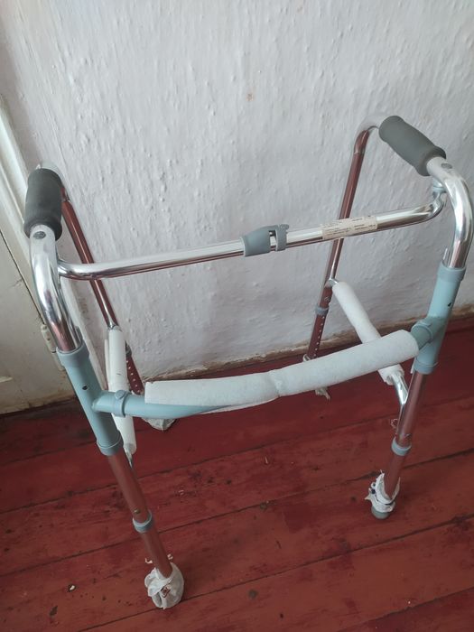 Продам ходунки дорослі