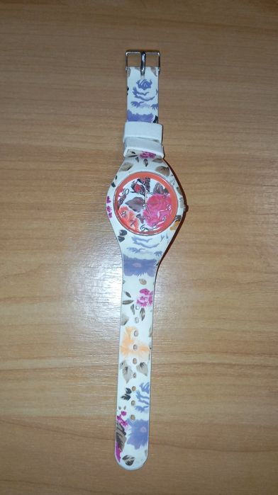 Наручні кварцові годинники