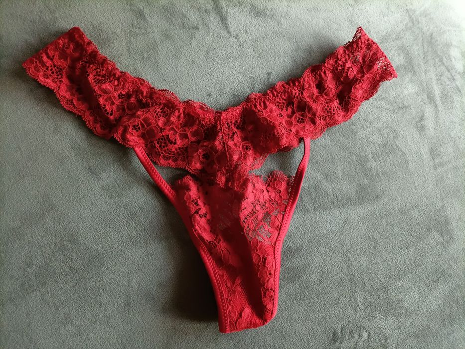 Czerwony komplet Intimissimi 70C stanik stringi