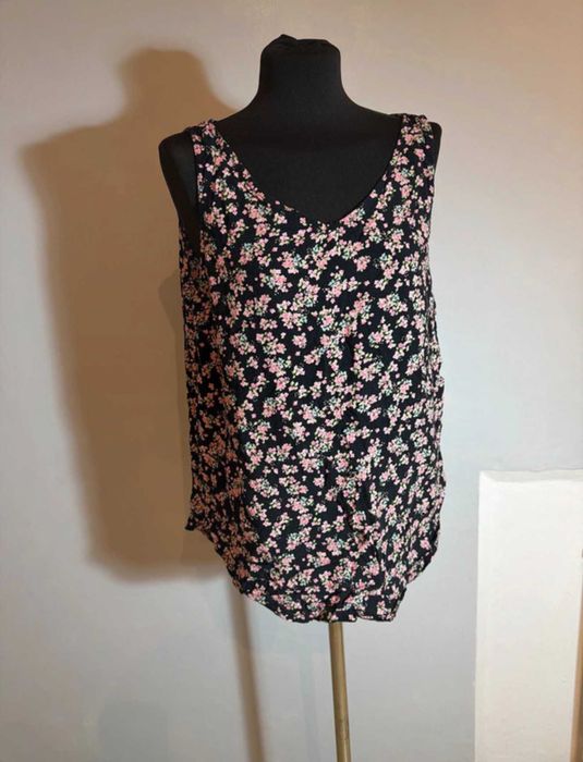 Czarna koszulka szerokie ramiaczka kwiatki stan bdb roz 46 #49