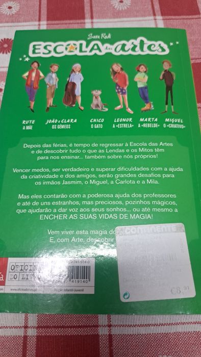 Vendo livro "Escola das Artes - A Magia dos Sonhos" de Sara Rodi.