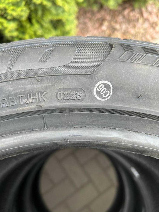 Шини 245/45 ZR18 100W Habilead HeadKing S2000