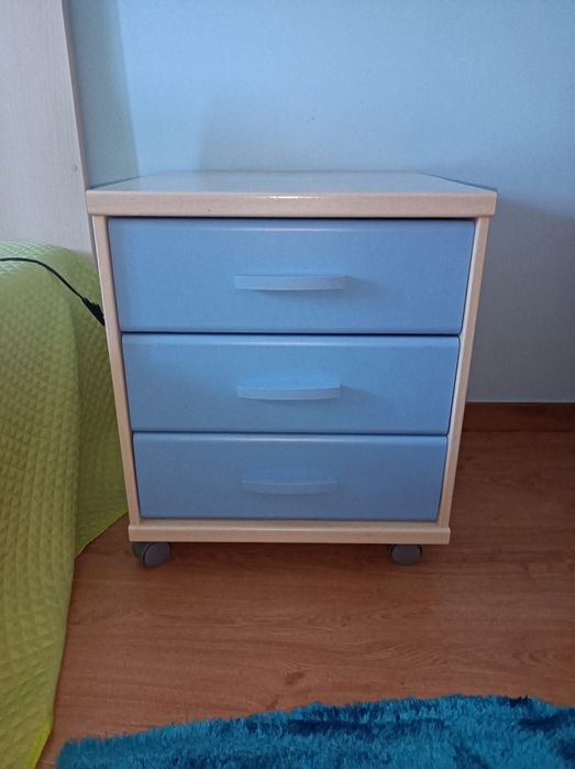 Mesinha de cabeceira não é IKEA