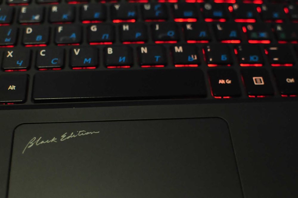 Игровой  ноутбук  Acer VN7 (Core i5 / 8Gb / SSD+HDD / GTX 960  - 4Gb)