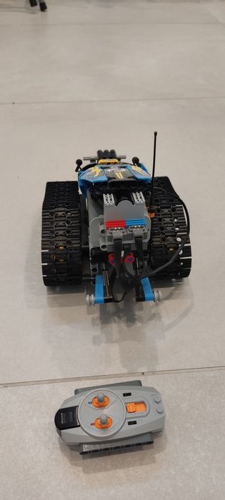 LEGO TECHNIC 42095 zdalnie  sterowane auto  na radio