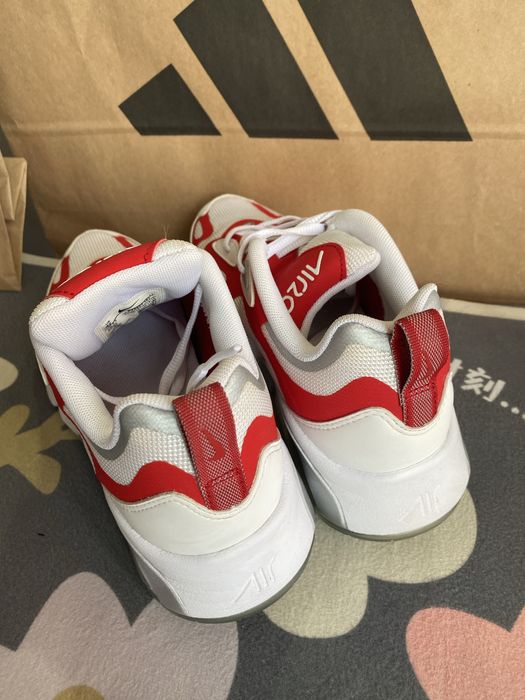 Продаю оригинальные крассовки NIKE AIR MAX 200 WHITE/Red