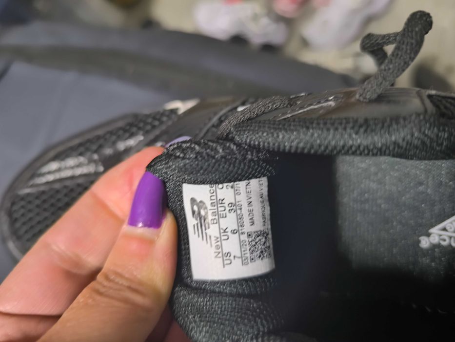 Tênis pretos tamanho 38 e tamanho 39