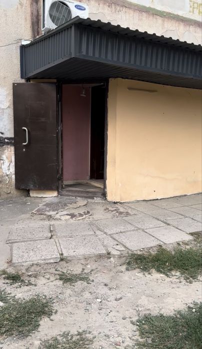 Комерційне цокольне приміщення 67,4 м²