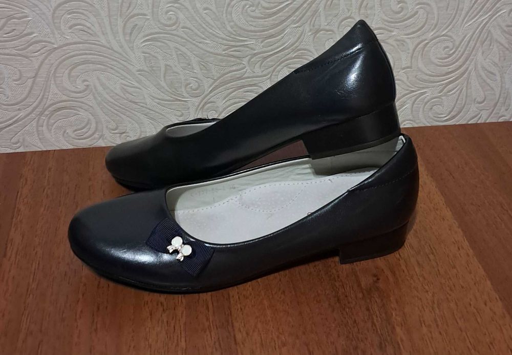 Туфлі  для дівчинки  том.м 36 р