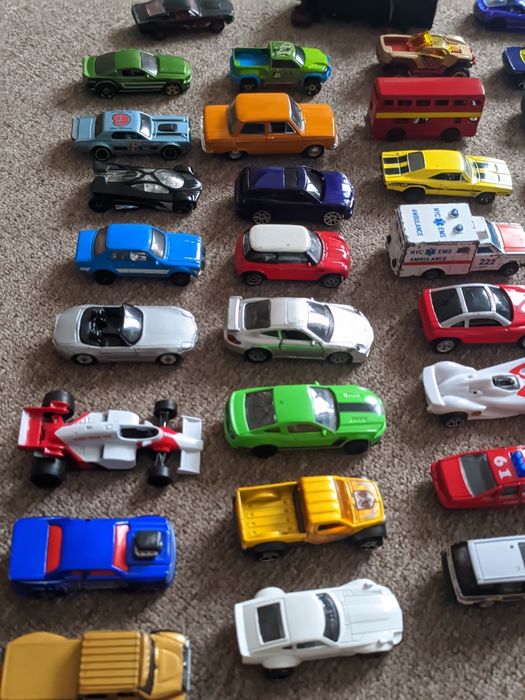 Машинка HotWheels Realtoy Welly Matchbox Siku Mattel
