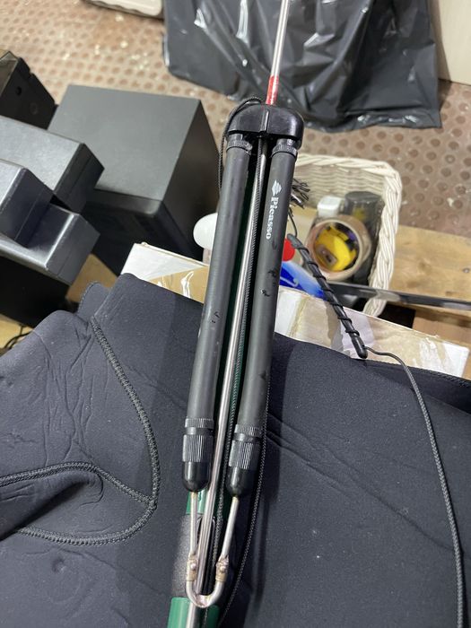 Dois equipamentos para pesca submarina