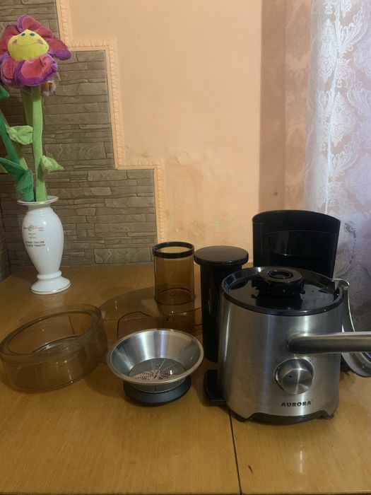 Продам соковижималку Aurora AU 3340 1000 Watt