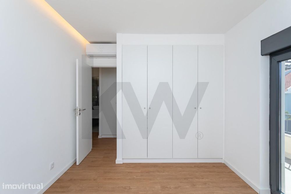 Charmosa Moradia T5 com Jardim Totalmente Remodelada -  Sassoeiros, Ca