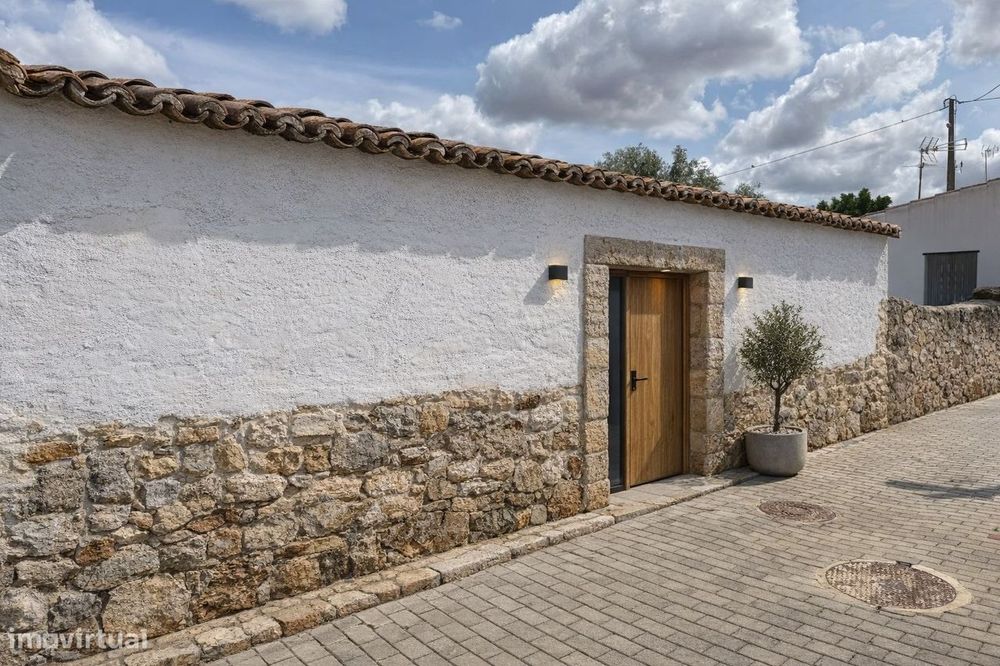 Ruína para Reconstruir em Alcaria Ruiva – Oportunidade Única!