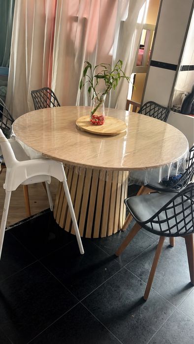Mesa de Jantar Redonda Moderna em Madeira – Excelente Estado