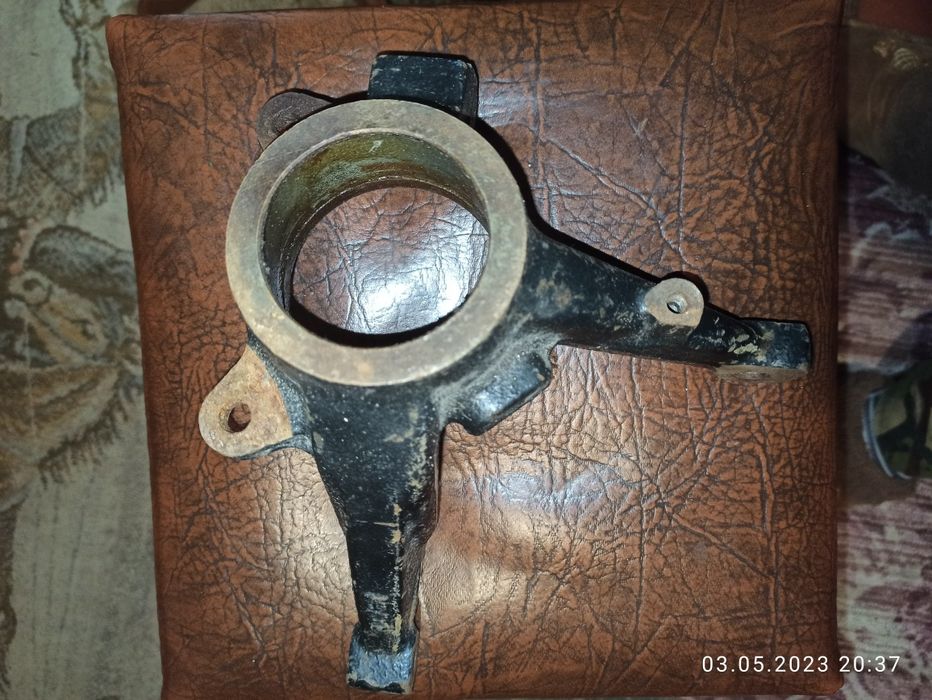 Запчастини і деталі до ходової части.