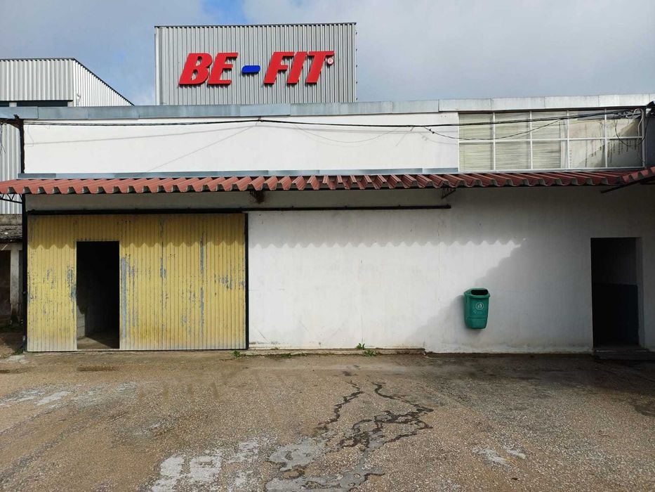 Arrenda-se oficina/ armazém