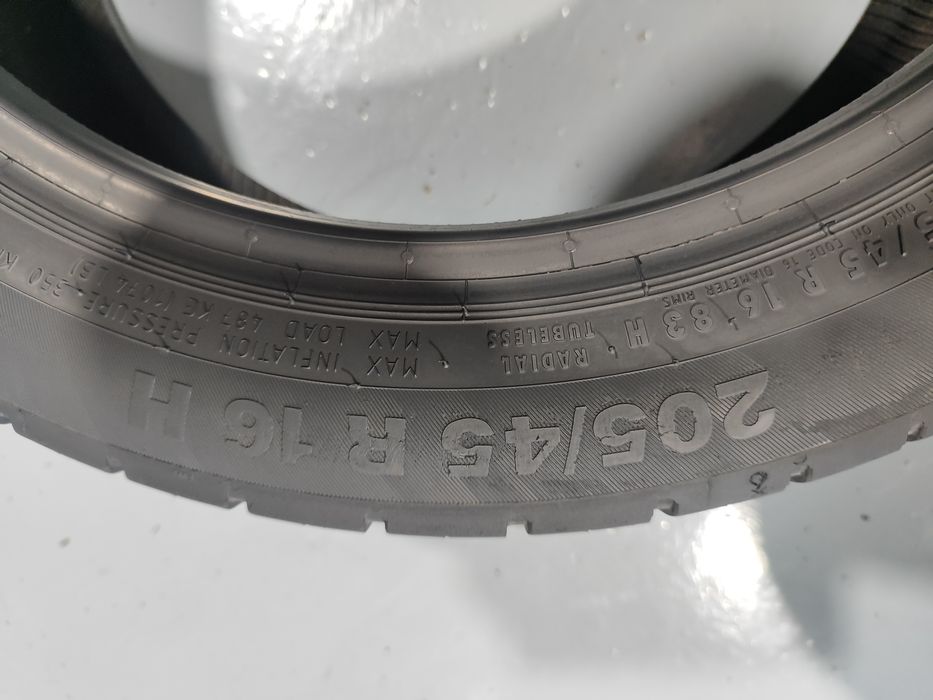 2 pneus semi novos 205-45R16 Continental - Oferta dos portes