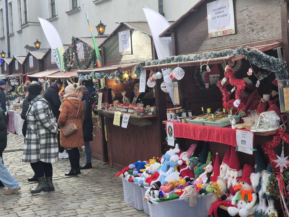 Domki jarmarczne targowe handlowe wynajem i montaż