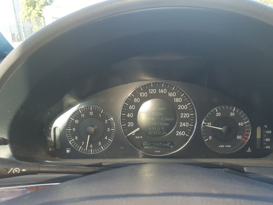 Sprzedam bardzo zadbanego Mercedesa E211