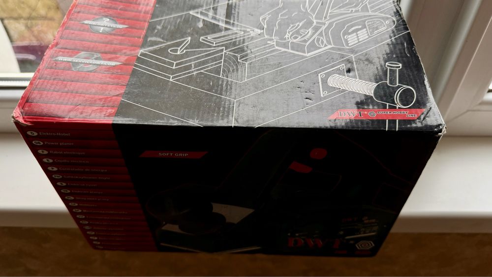 Продам електрорубанок DWT