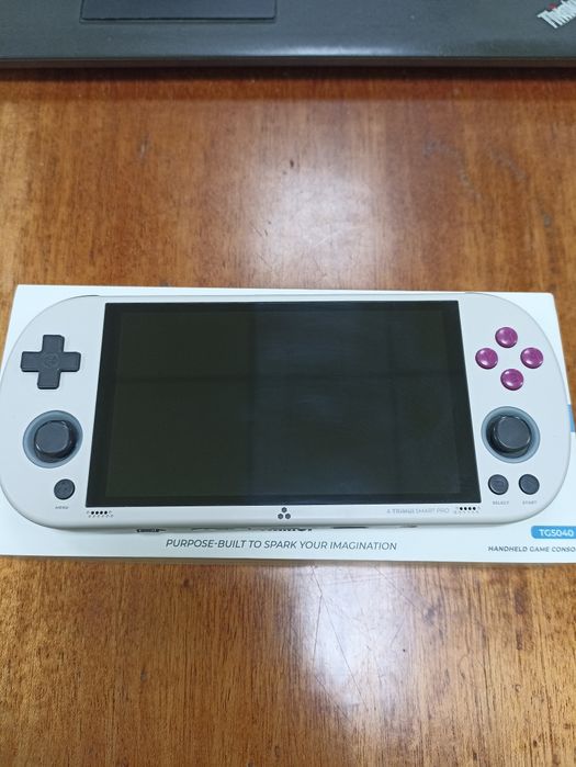 Портативна ігрова консоль Trimui Smart Pro