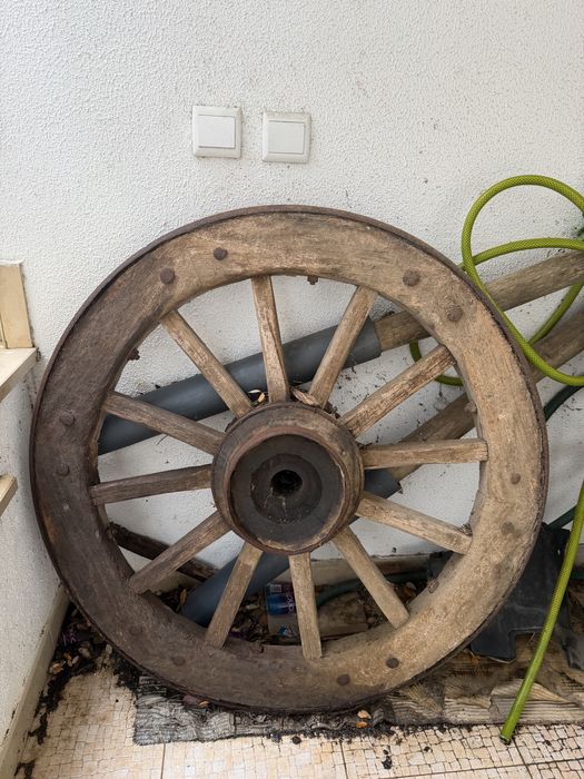 Duas rodas de carro de bois