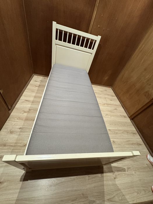 Cama de solteira + Colchao Ikea