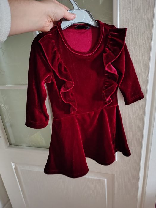 Бархатное красное платье на 2-3 года