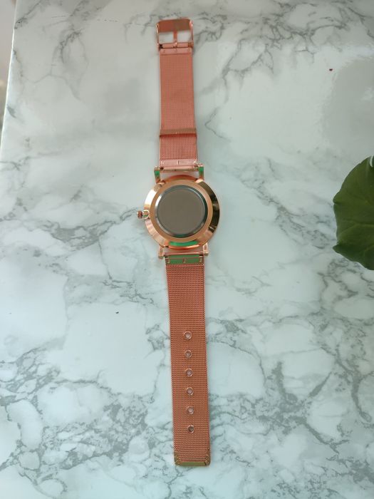 Nowy zegarek rose gold z marmurkiem.