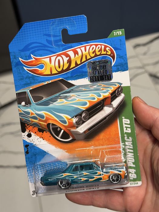 Hot Wheels ’64 Pontiac GTO V8 treasure hunt TH factory sealed 2011!