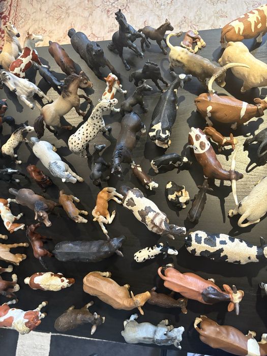 140 figuras com originais Schleich, animais da quinta.