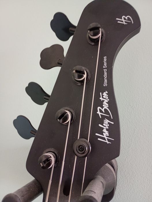 Gitara basowa i wzmacniacz