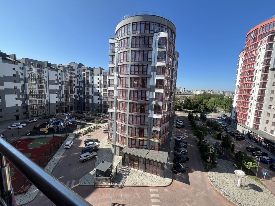 Продається квартира з великою кухнею 30м.,в ЖК закритого типу, з ремонтом,частково меблі.