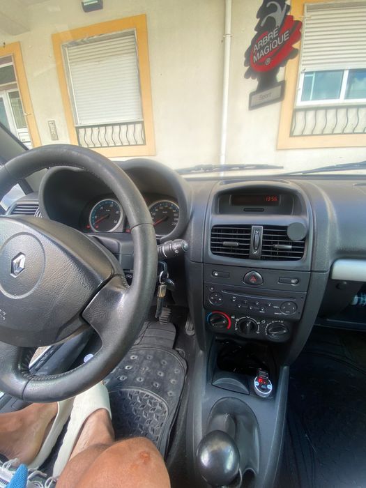 Carro Clio em quinta do conde