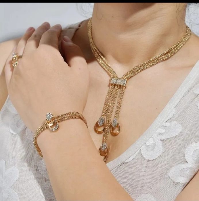 Conjunto elegante de colar, brincos anel e pulseira