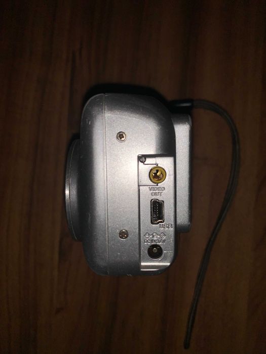 Câmara Fotográfica Digital Olympus FE-100